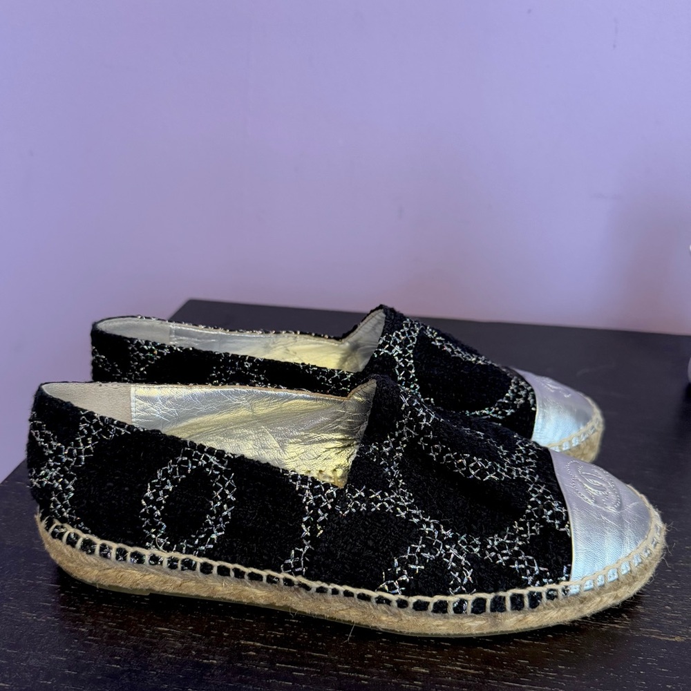 Chanel black tweed silver mettalic cc logo espadrilles - Picture 6 of 15